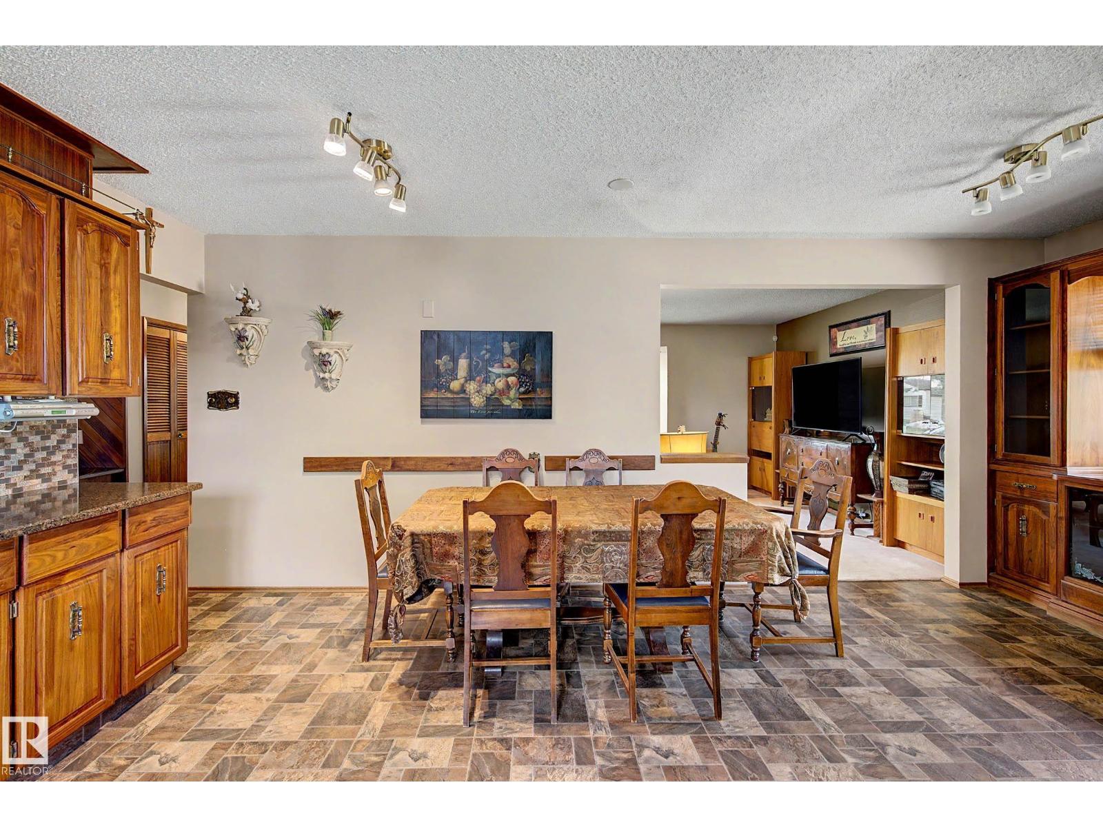 6115 152A AV NW - 15