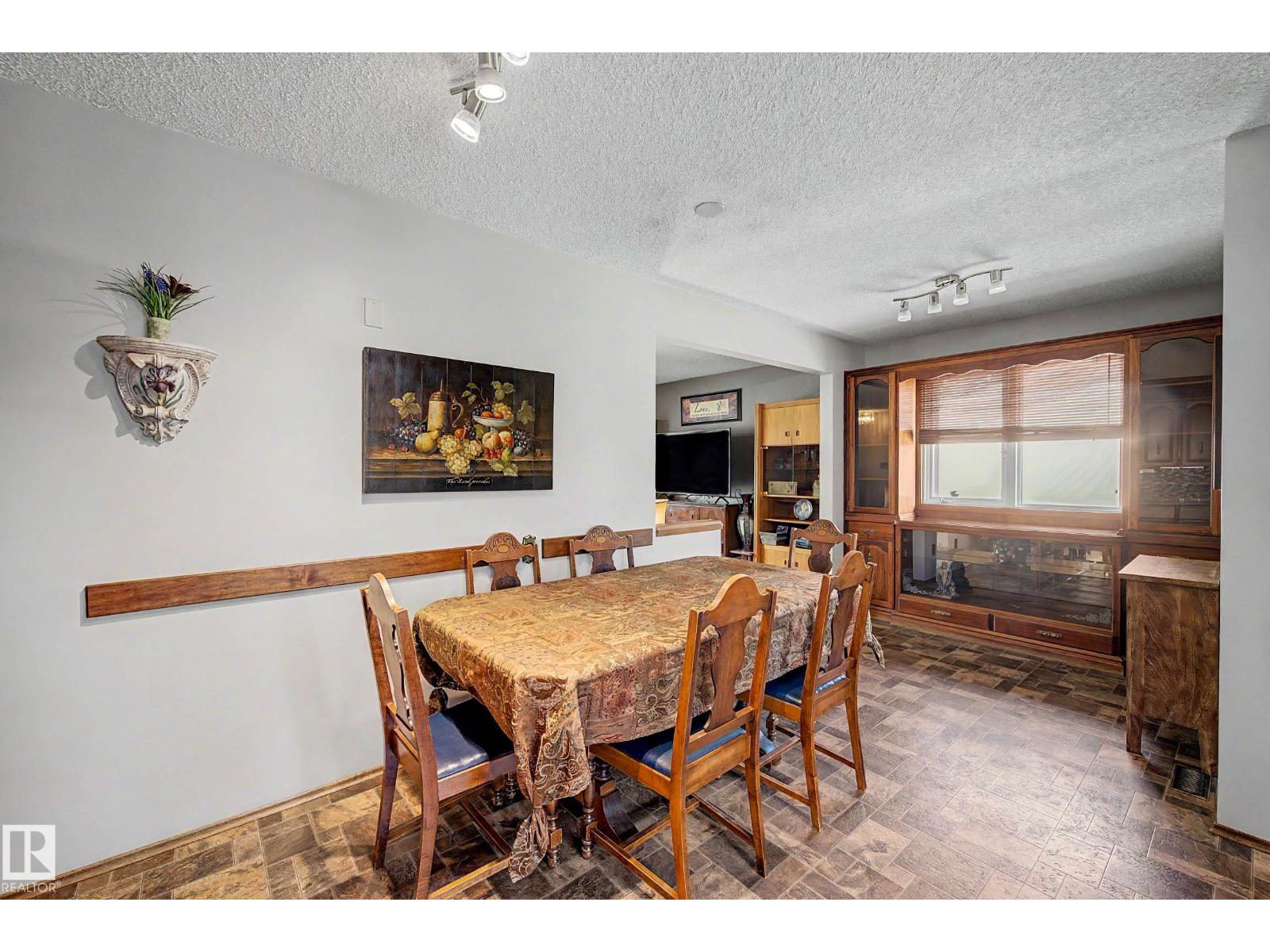 6115 152A AV NW - 16