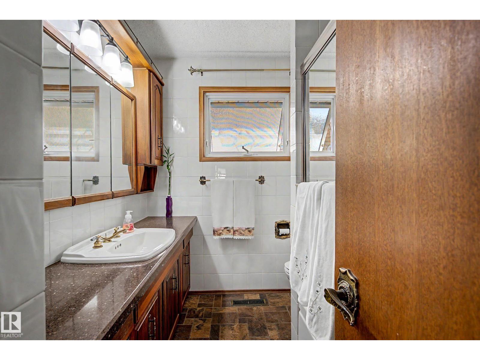 6115 152A AV NW - 26