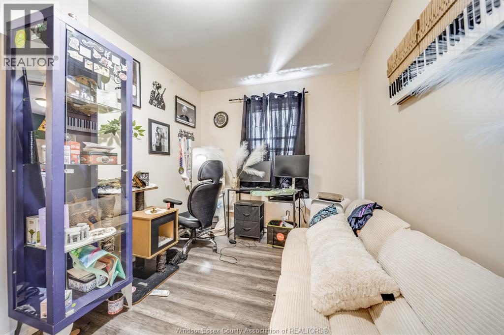 655 CHILVER RD. - 36
