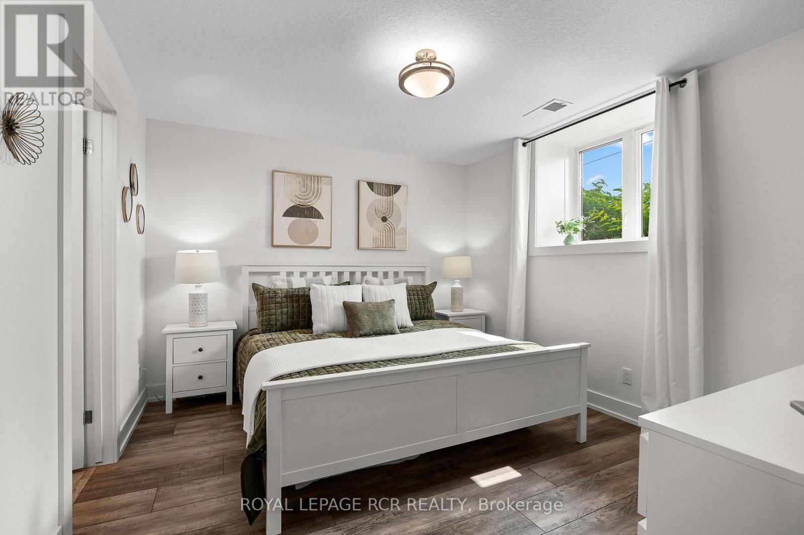 #102 17 CENTRE STREET - Image 31