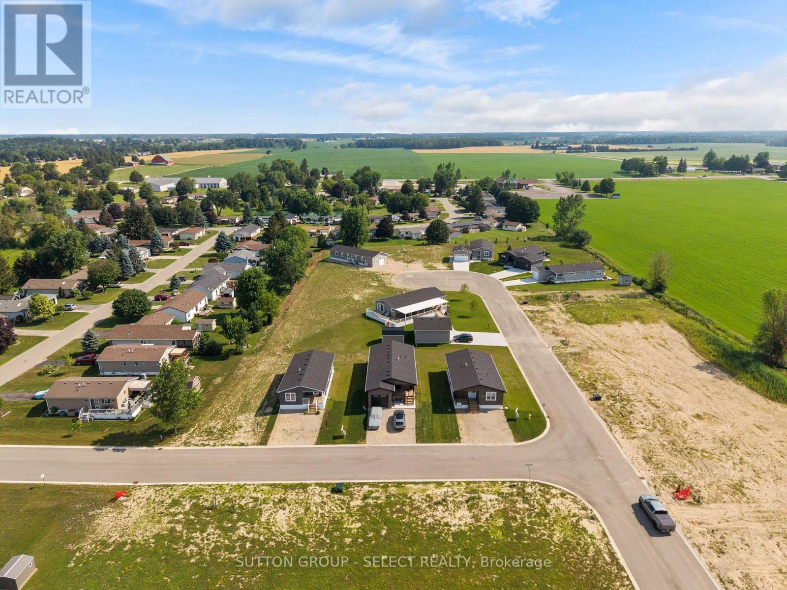 #LOT 6 211 CAROLYNN WAY - 36