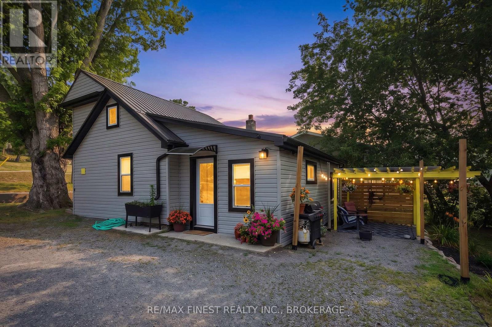 414 DUNDAS STREET - 1