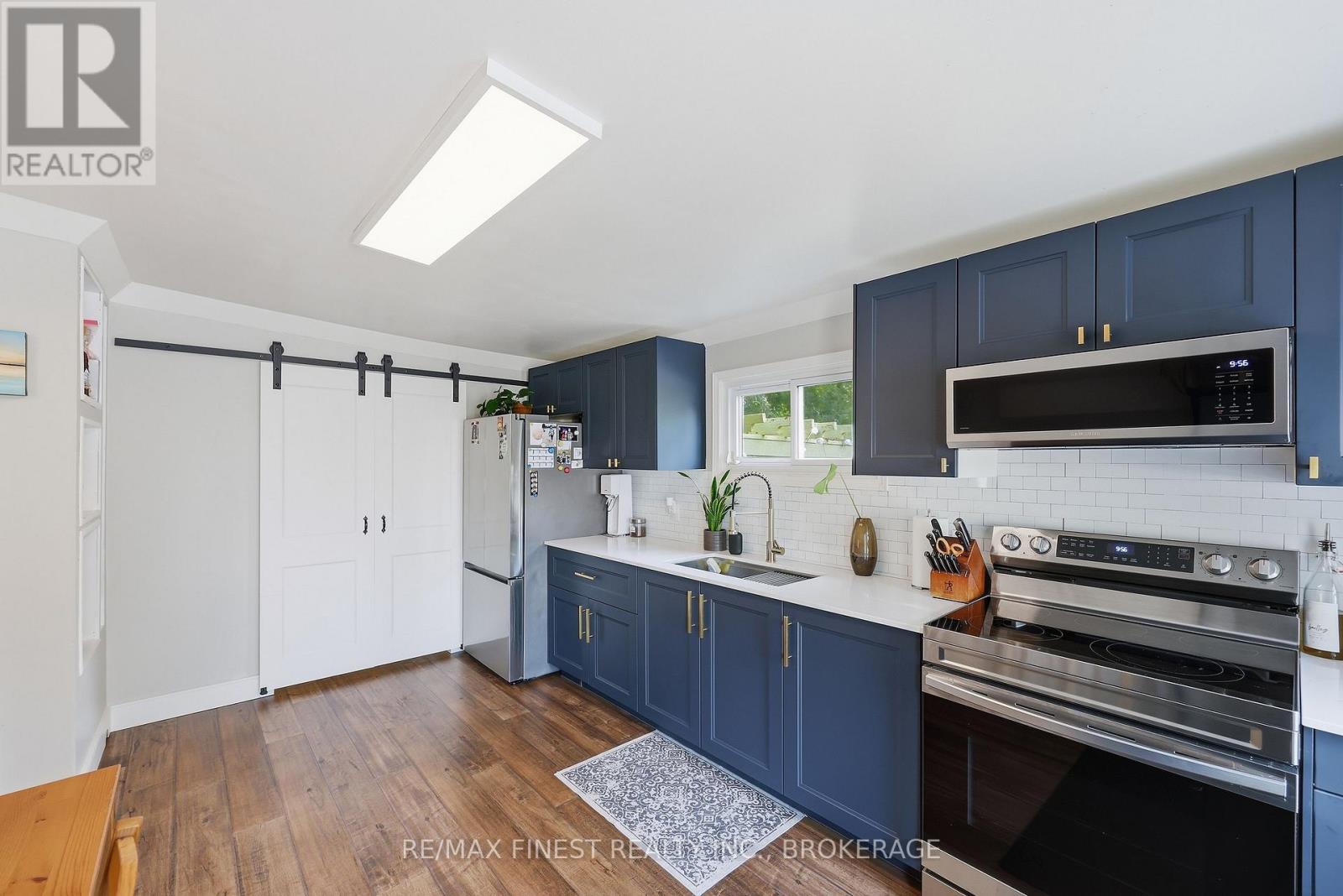 414 DUNDAS STREET - 10