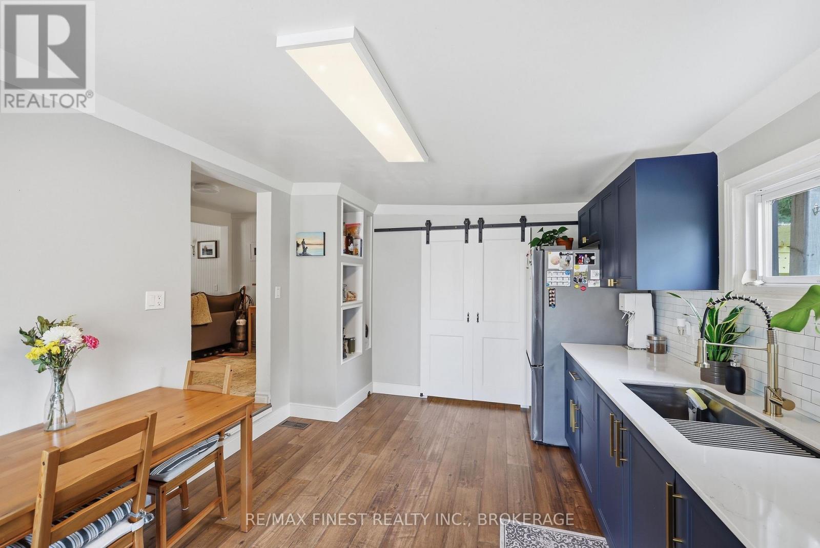 414 DUNDAS STREET - 11
