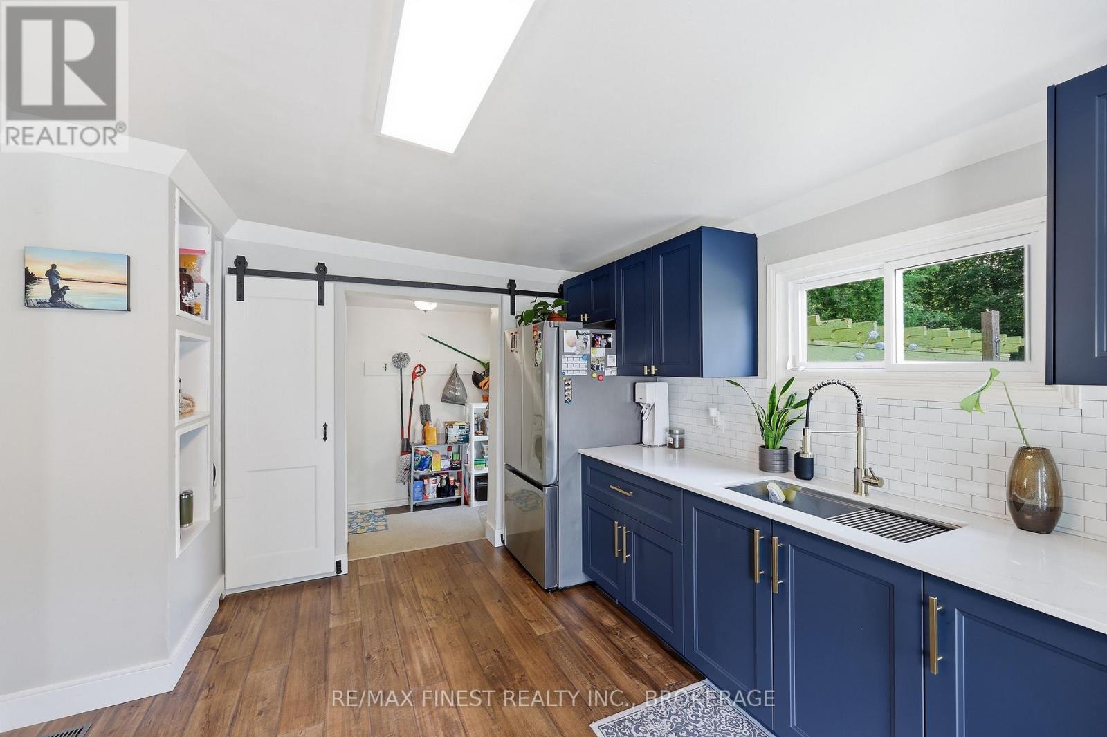 414 DUNDAS STREET - 13