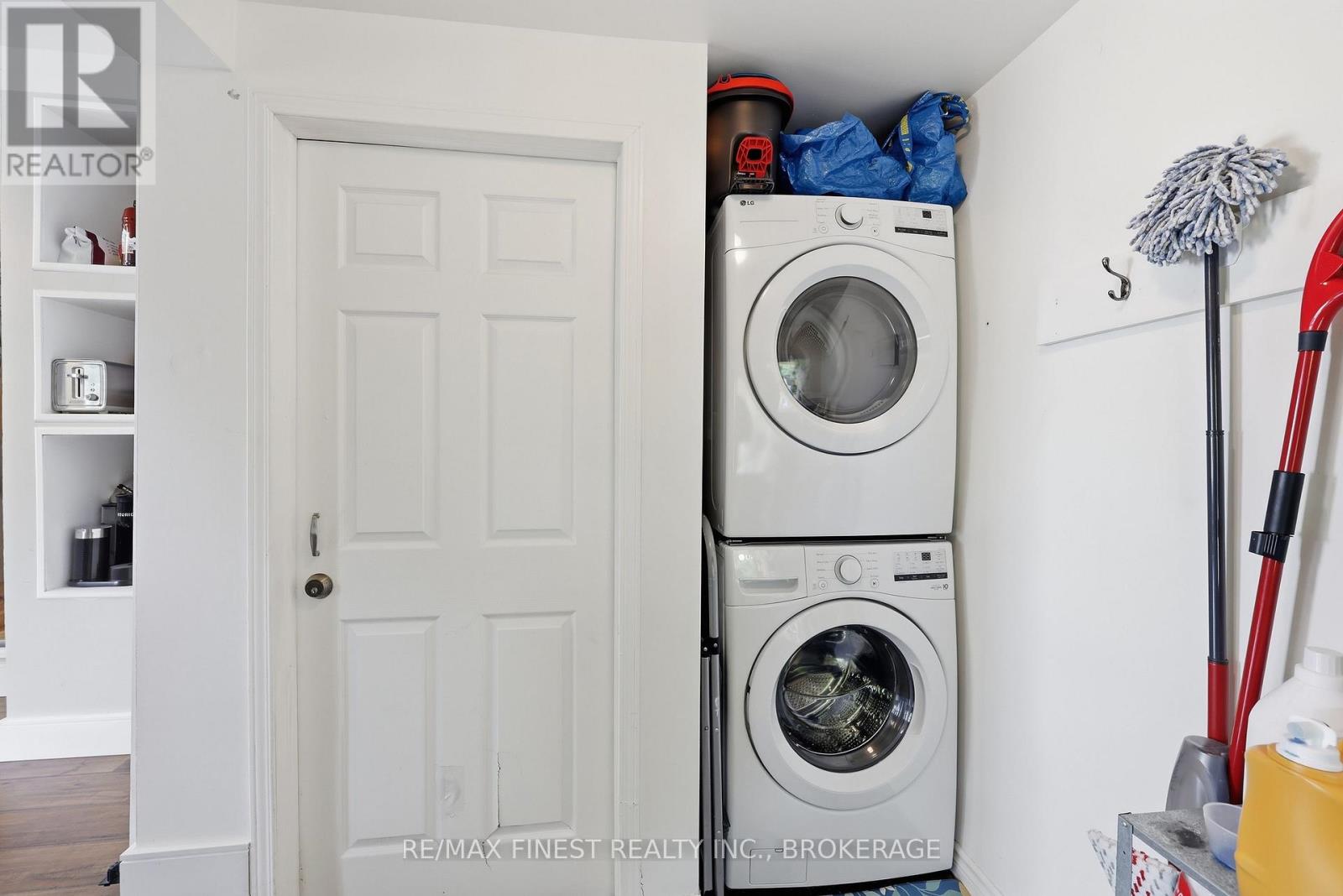 414 DUNDAS STREET - 14
