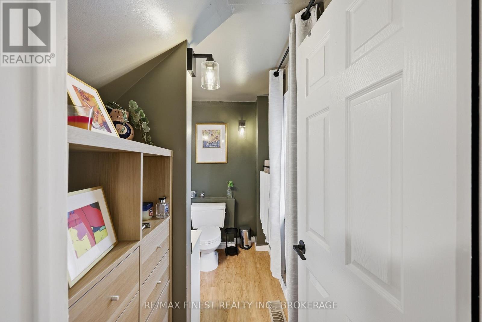 414 DUNDAS STREET - 15