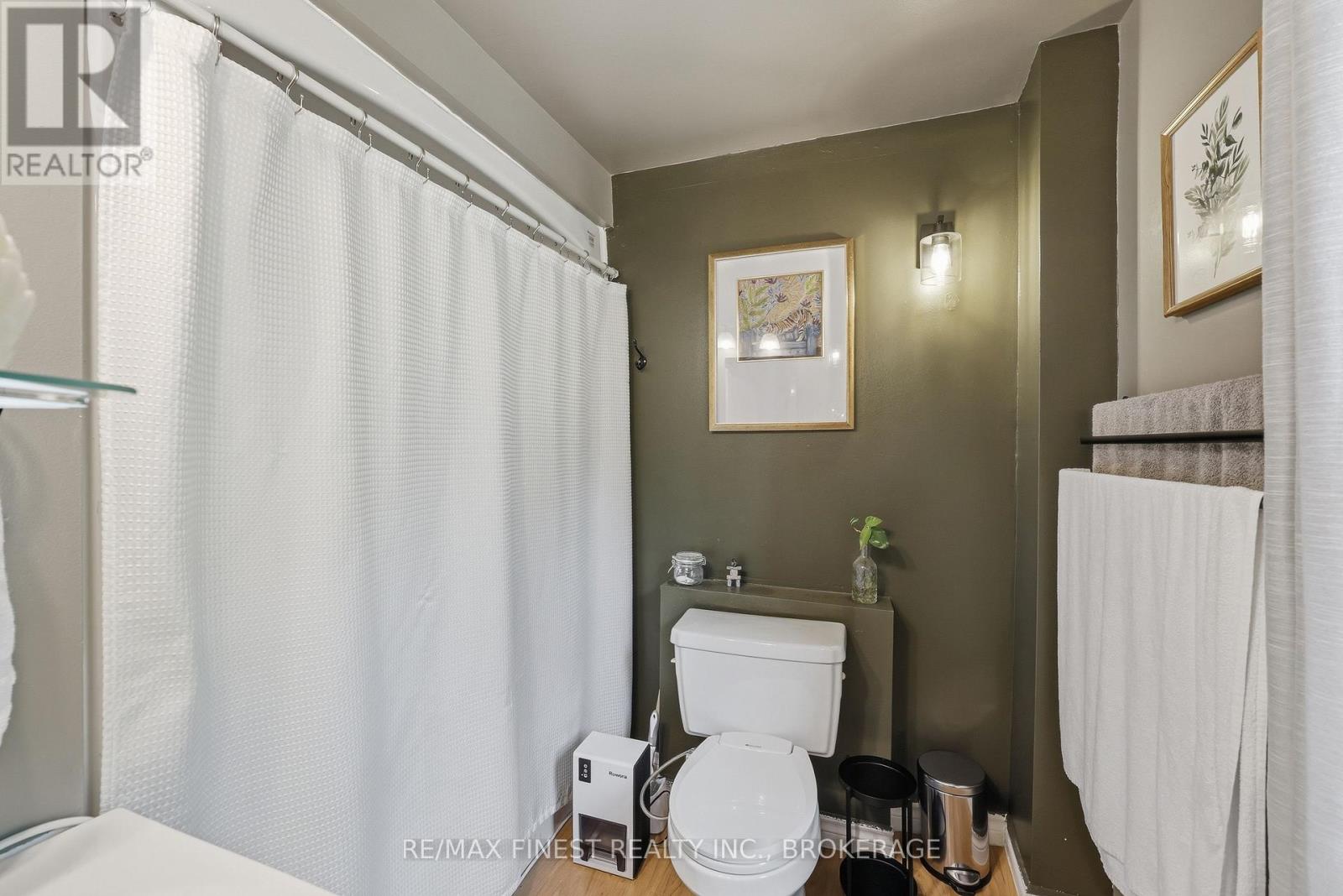 414 DUNDAS STREET - 16