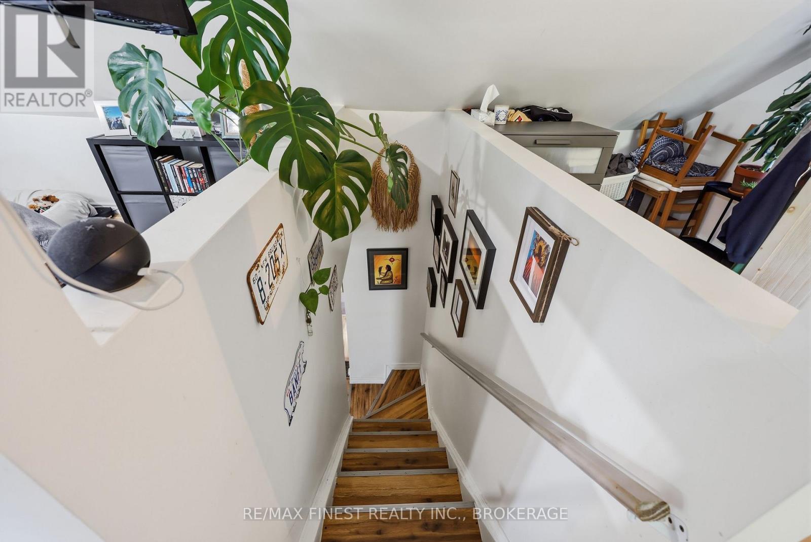 414 DUNDAS STREET - 18