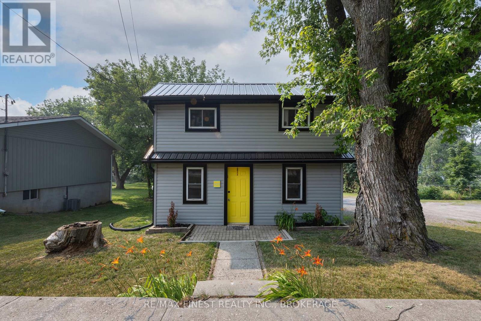 414 DUNDAS STREET - 2