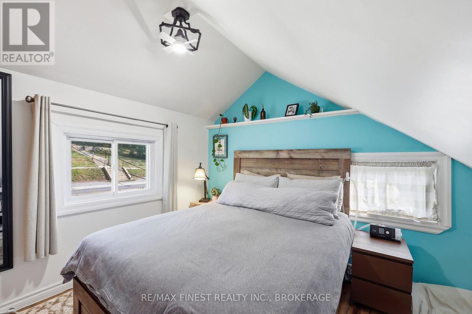 414 DUNDAS STREET - 21