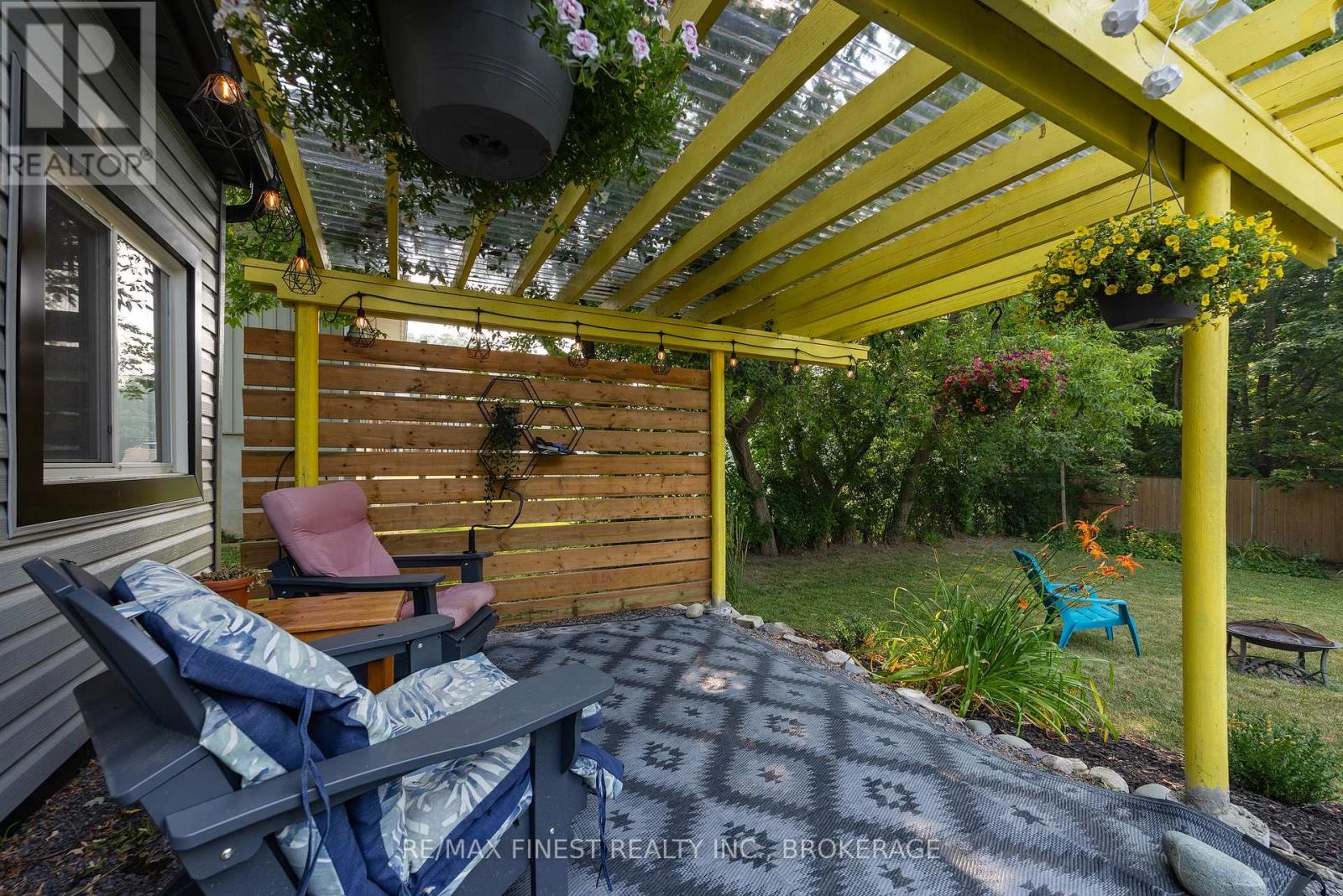 414 DUNDAS STREET - 23