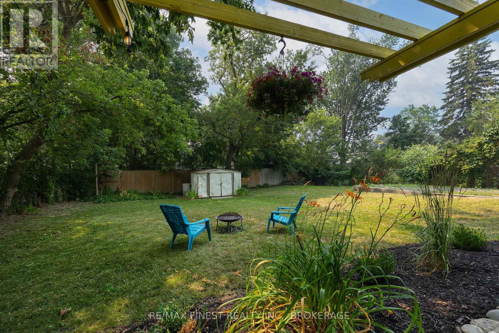 414 DUNDAS STREET - 24