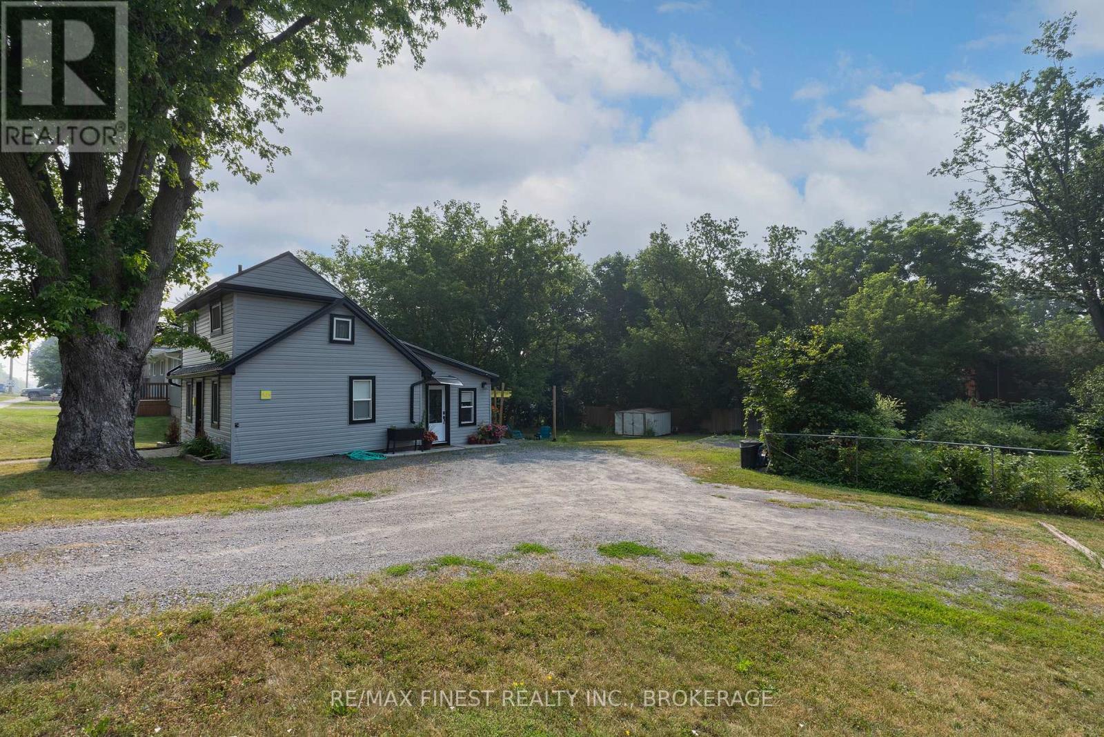 414 DUNDAS STREET - 30