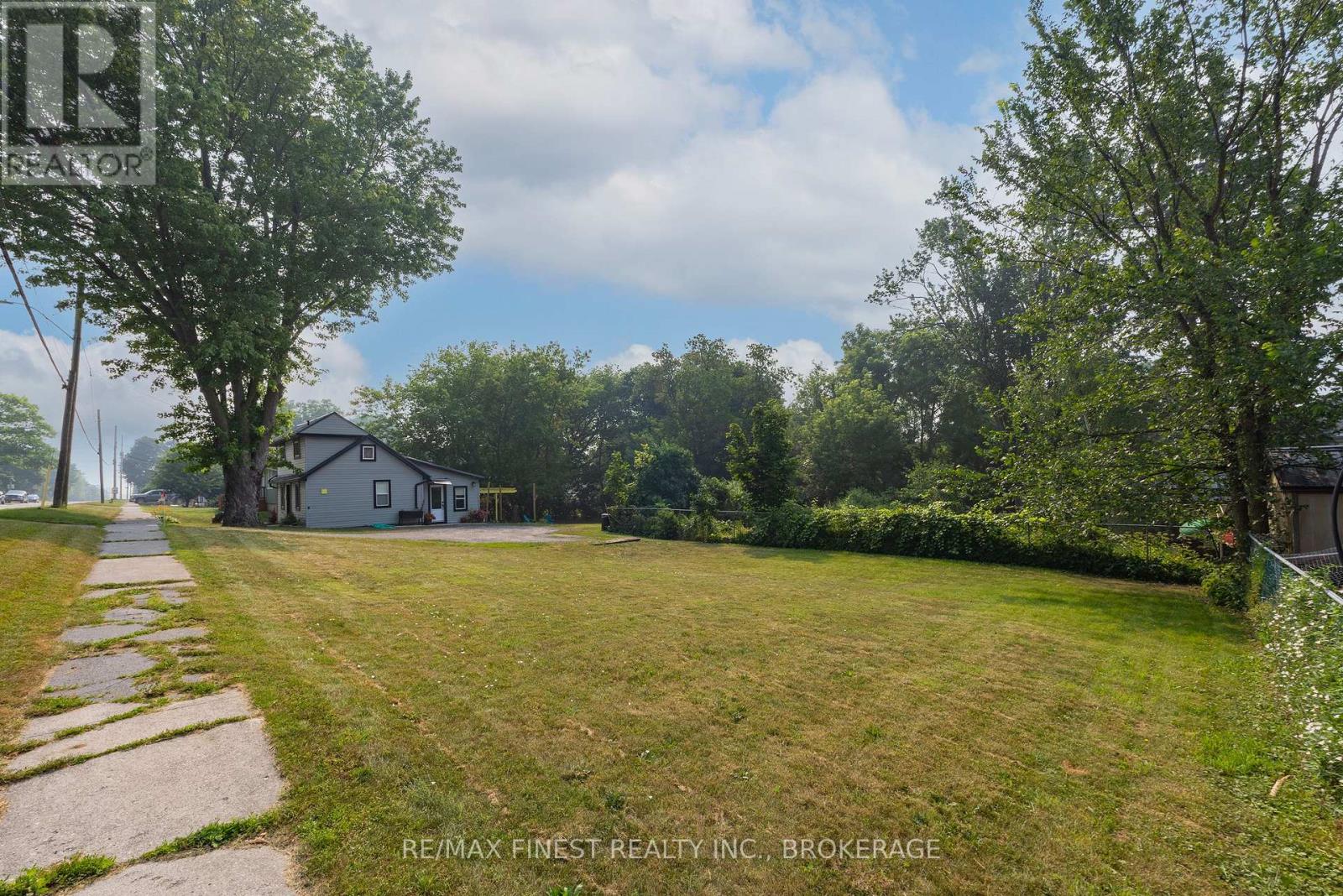 414 DUNDAS STREET - 32