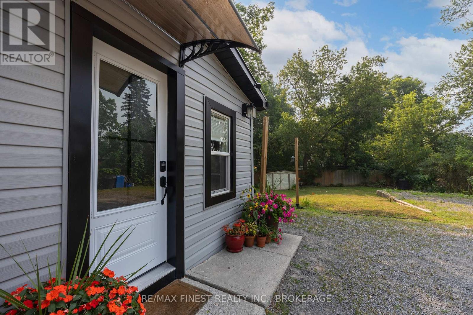 414 DUNDAS STREET - 4
