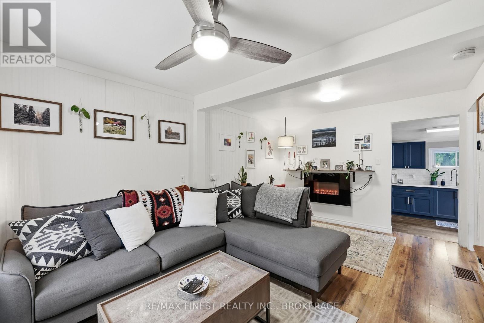 414 DUNDAS STREET - 5