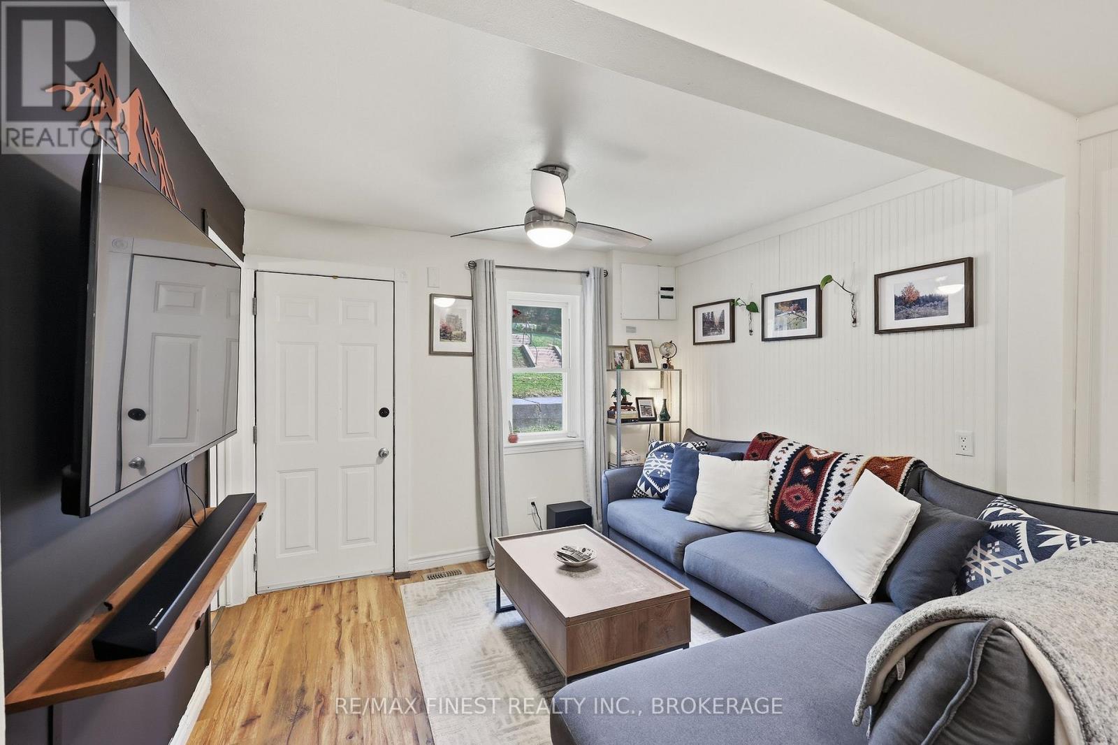 414 DUNDAS STREET - 6