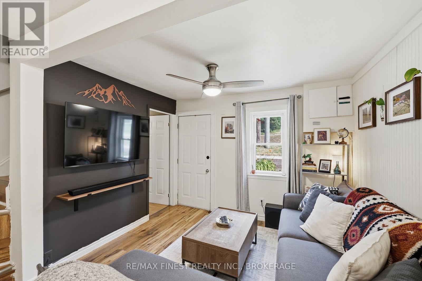414 DUNDAS STREET - 7