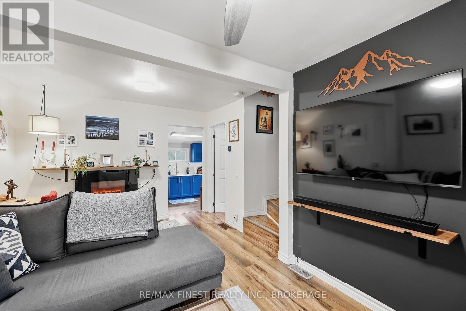 414 DUNDAS STREET - 8
