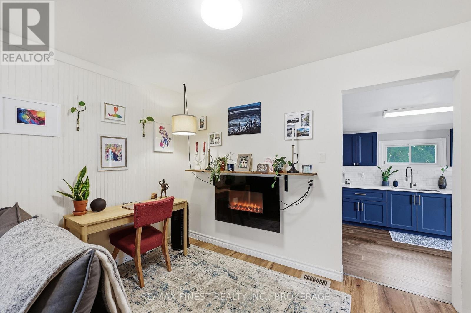 414 DUNDAS STREET - 9