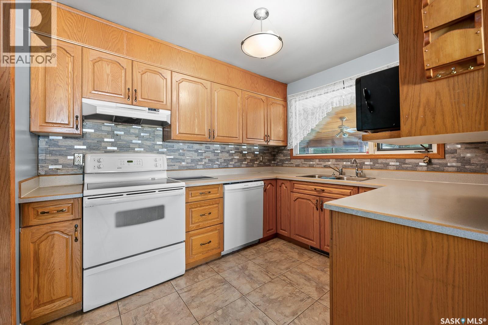 621 20TH AVENUE E - 10
