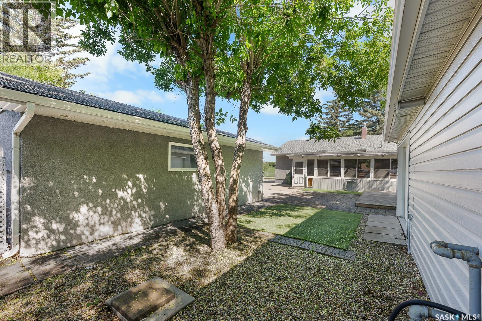 621 20TH AVENUE E - 35