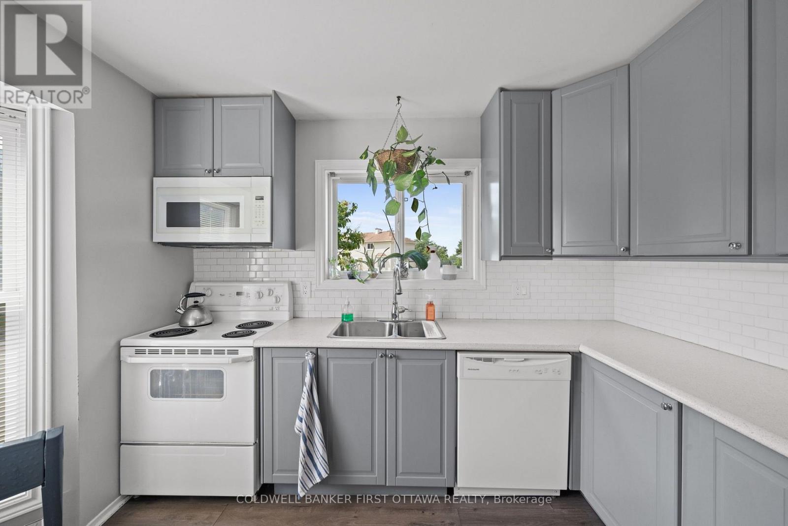 #6 108 MCDERMOT COURT - 13