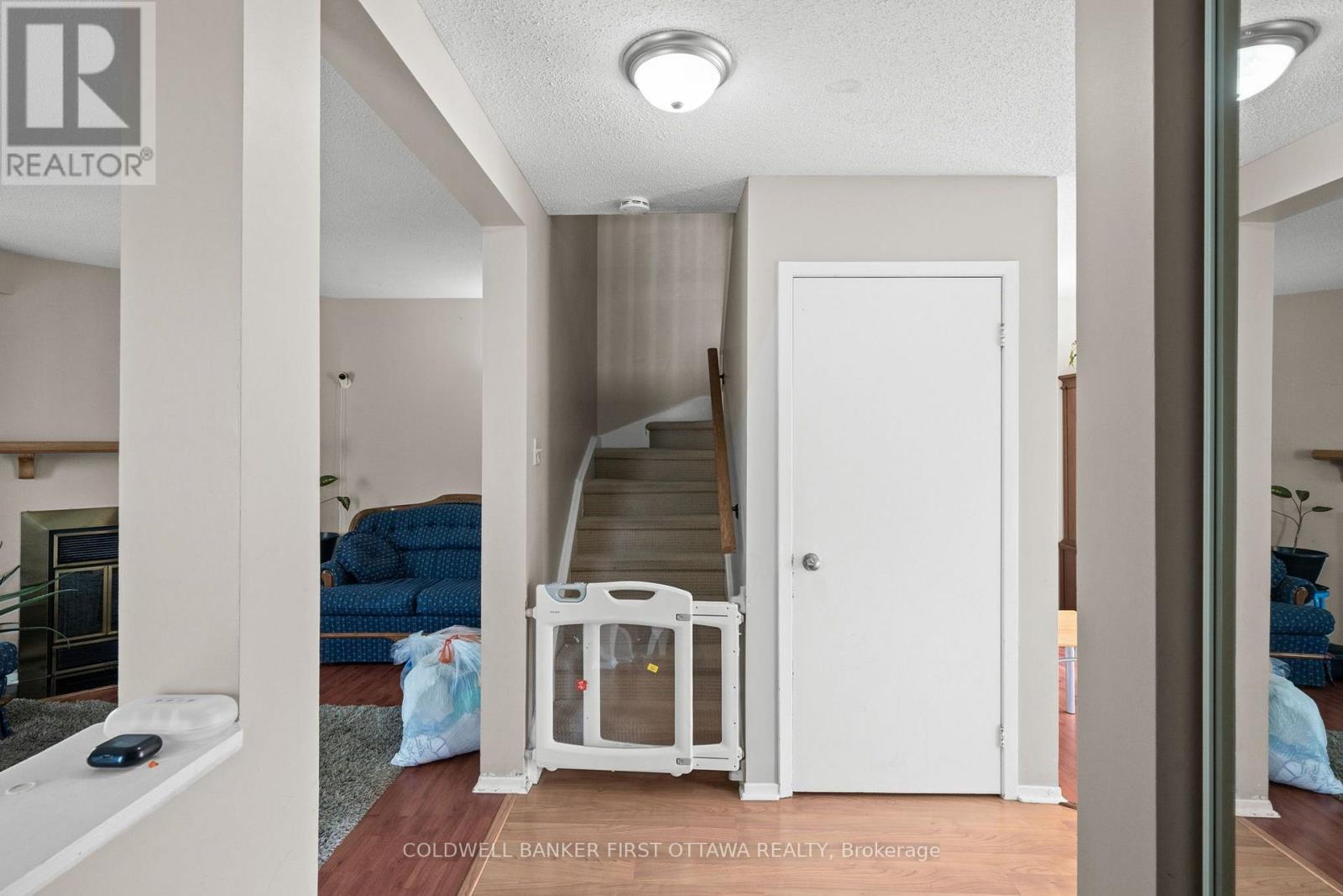#6 108 MCDERMOT COURT - 17