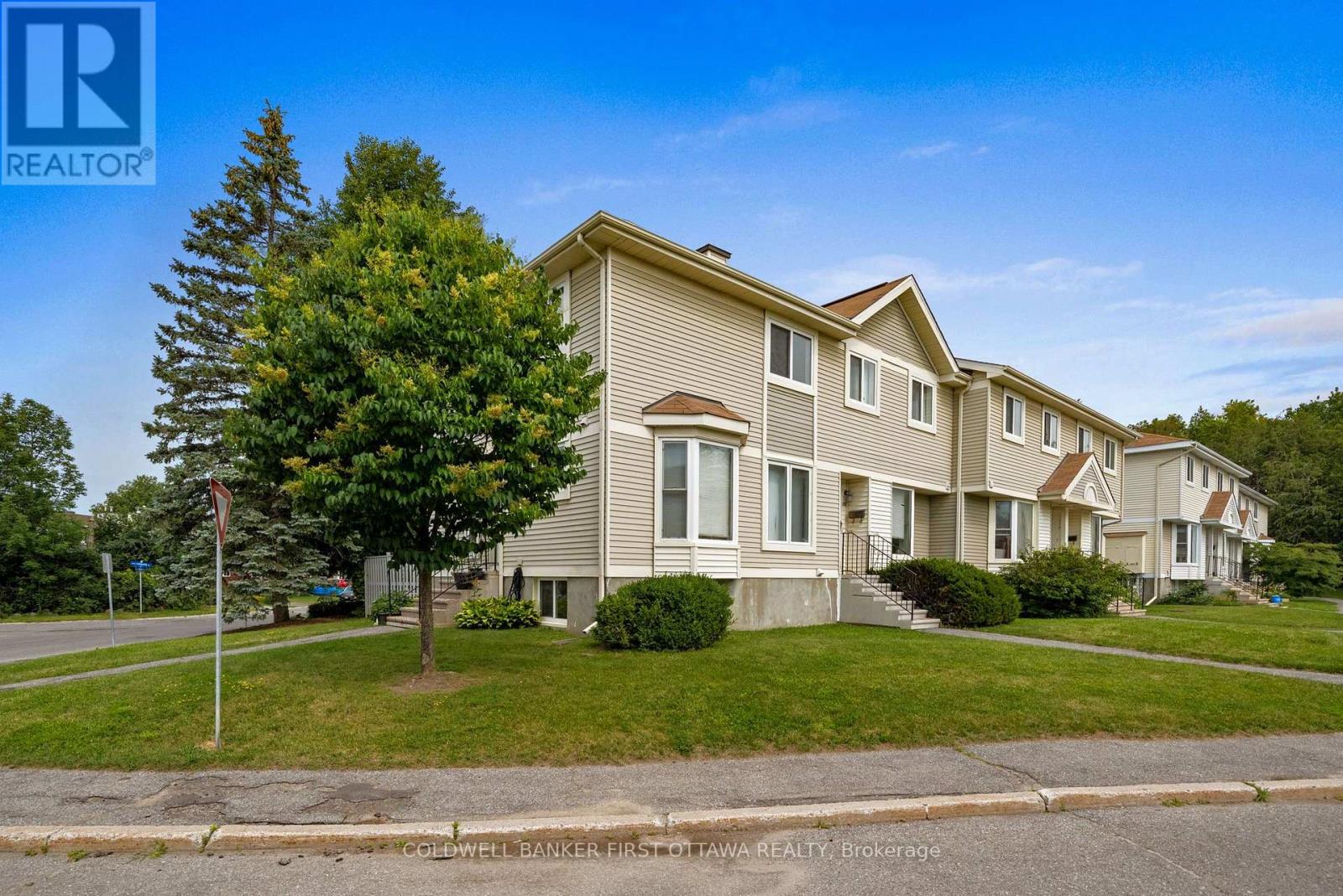#6 108 MCDERMOT COURT - 4