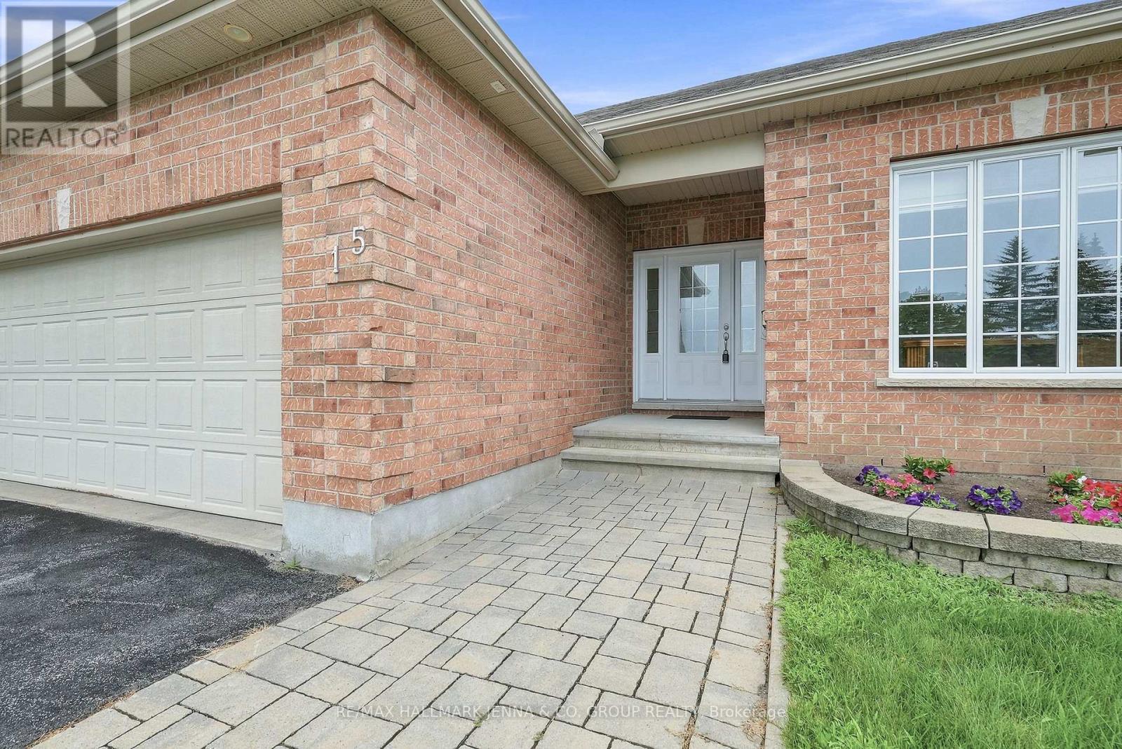 15 BAYWOOD DRIVE - 2