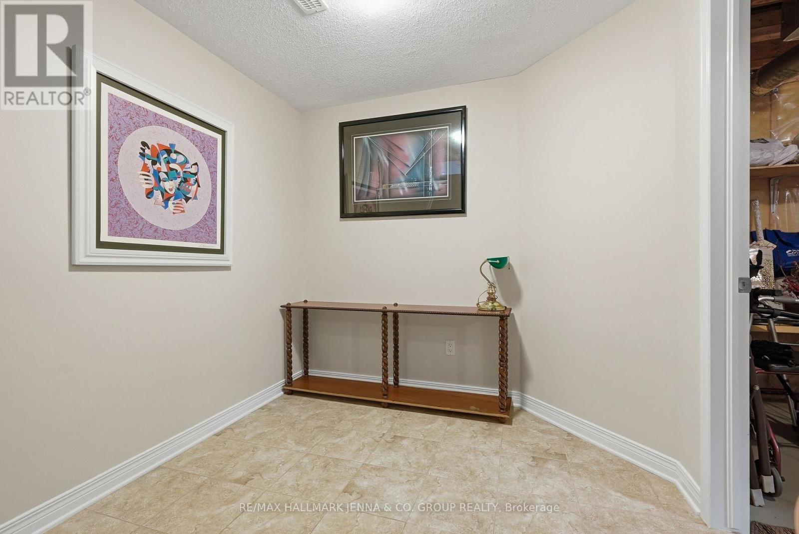 15 BAYWOOD DRIVE - 32