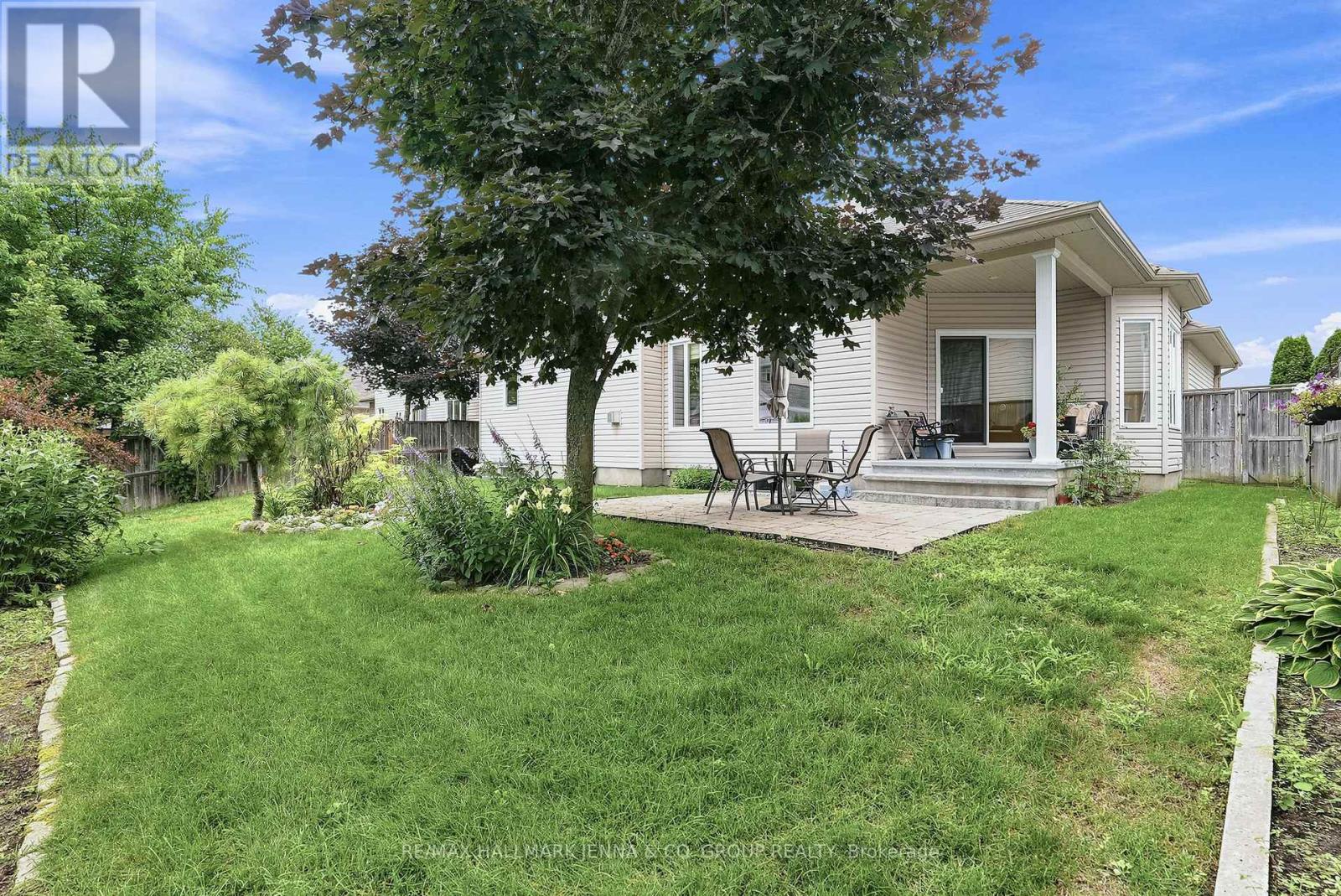 15 BAYWOOD DRIVE - 38