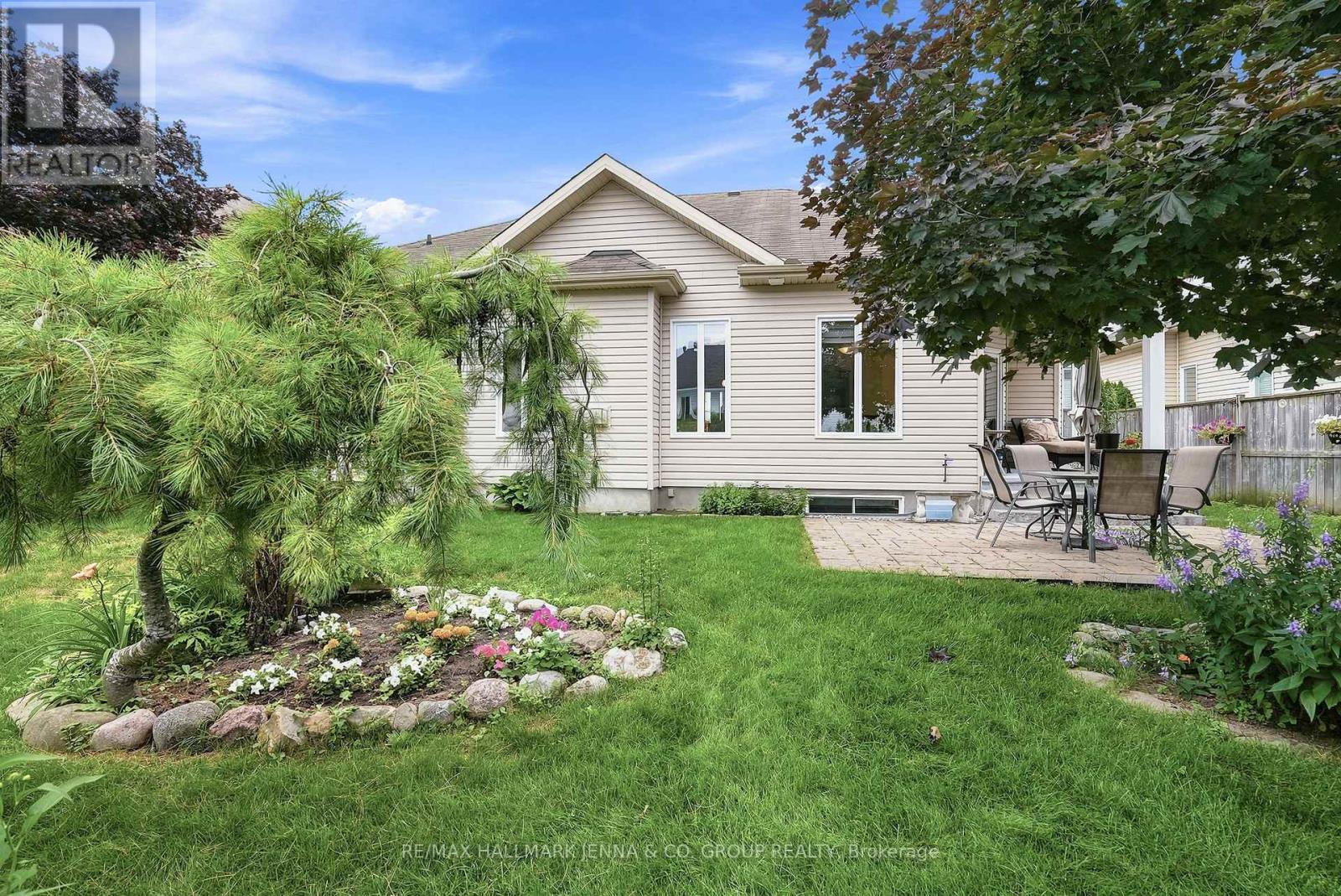 15 BAYWOOD DRIVE - 39