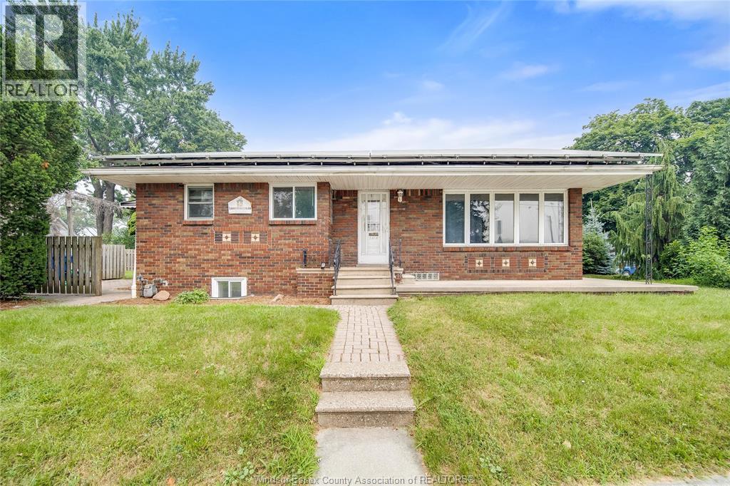 2914 WYANDOTTE STREET - 1