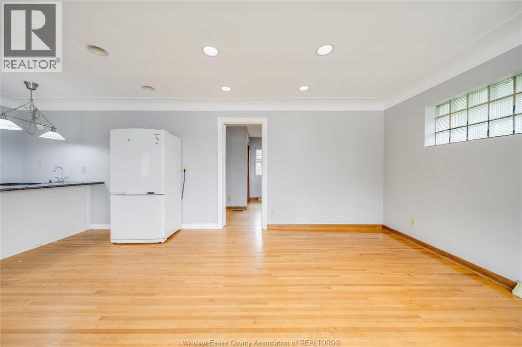 2914 WYANDOTTE STREET - 10