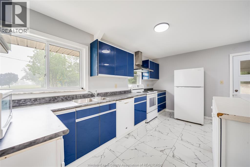 2914 WYANDOTTE STREET - 13