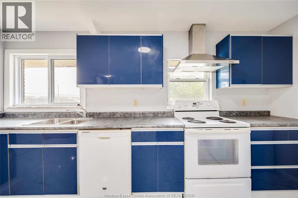 2914 WYANDOTTE STREET - 15