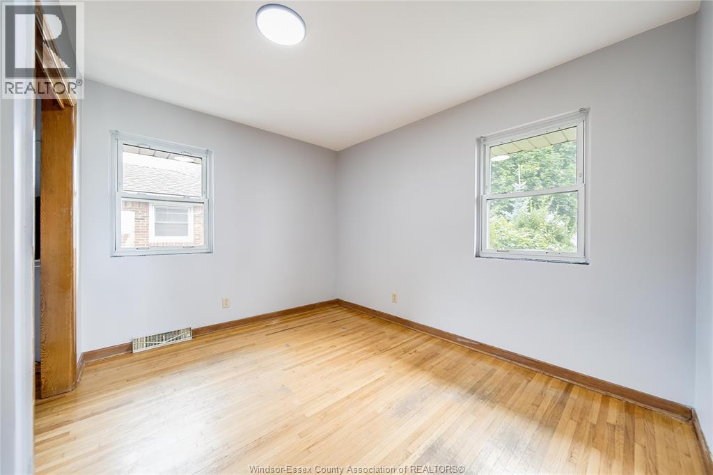 2914 WYANDOTTE STREET - 18