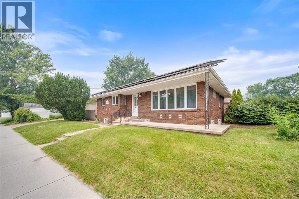 2914 WYANDOTTE STREET - 2