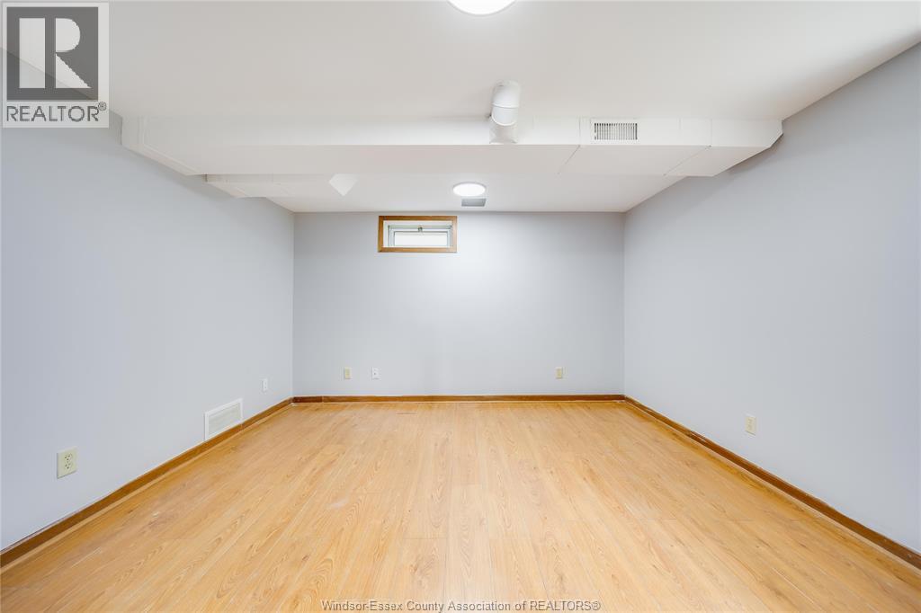 2914 WYANDOTTE STREET - 20