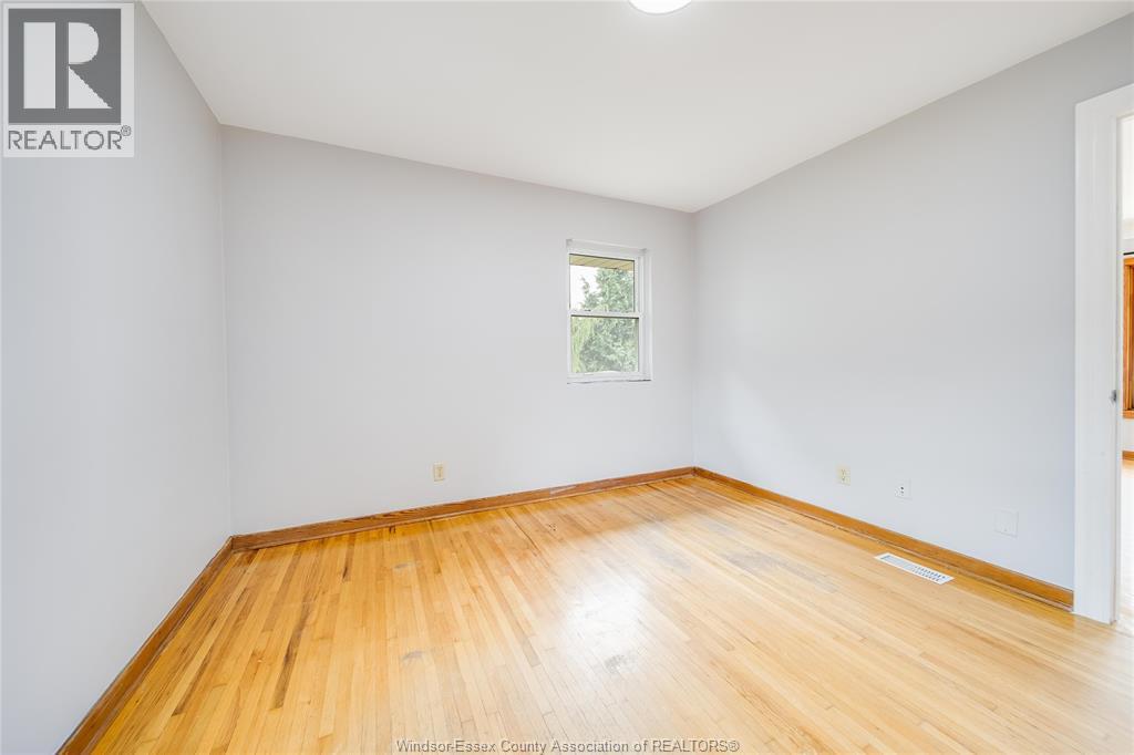 2914 WYANDOTTE STREET - 21