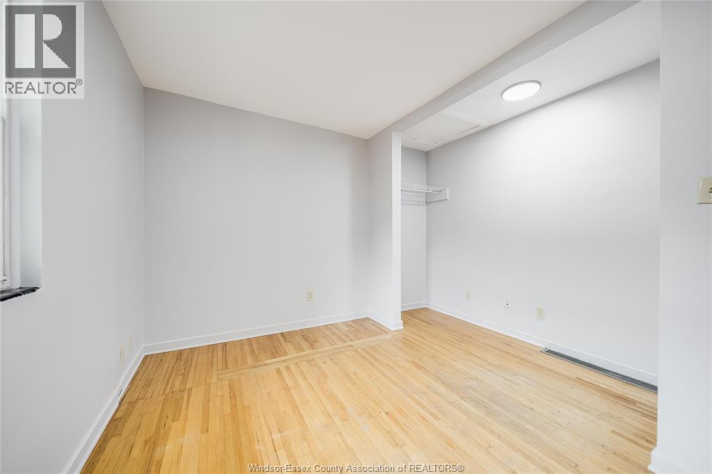 2914 WYANDOTTE STREET - 22