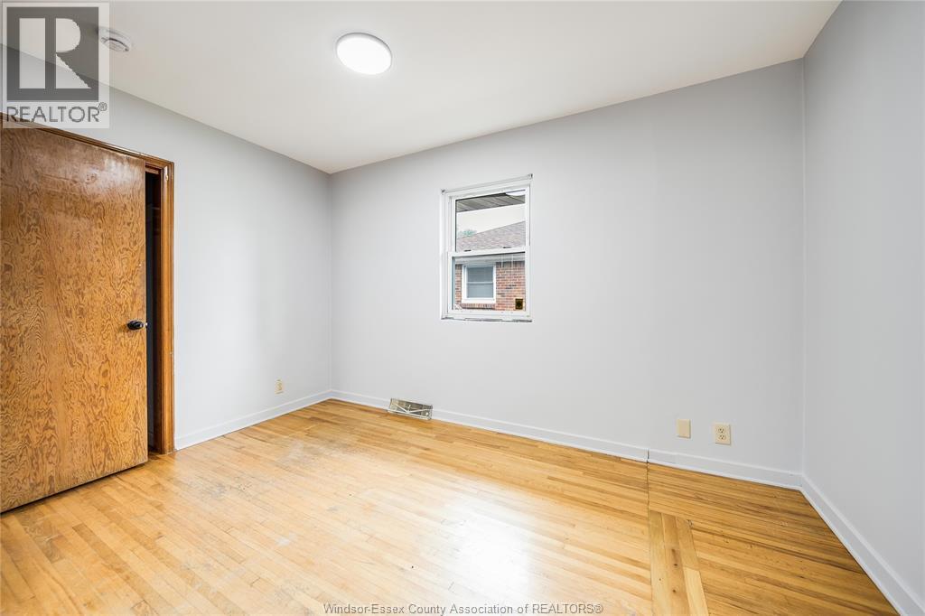 2914 WYANDOTTE STREET - 23