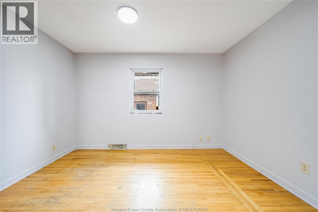 2914 WYANDOTTE STREET - 24