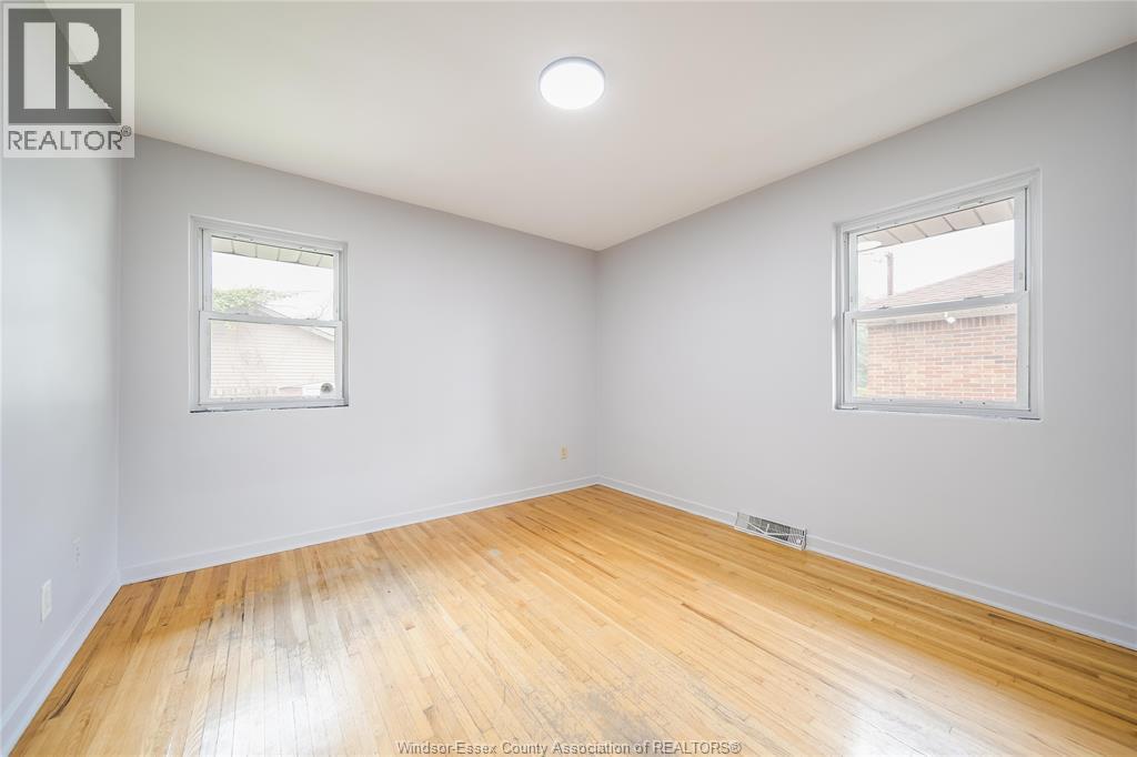 2914 WYANDOTTE STREET - 25