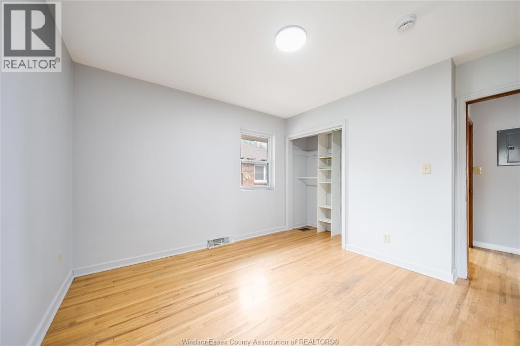 2914 WYANDOTTE STREET - 26