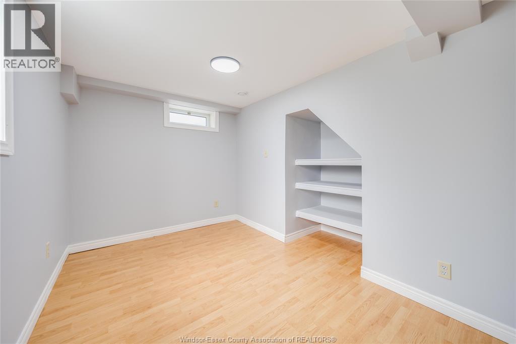 2914 WYANDOTTE STREET - 29