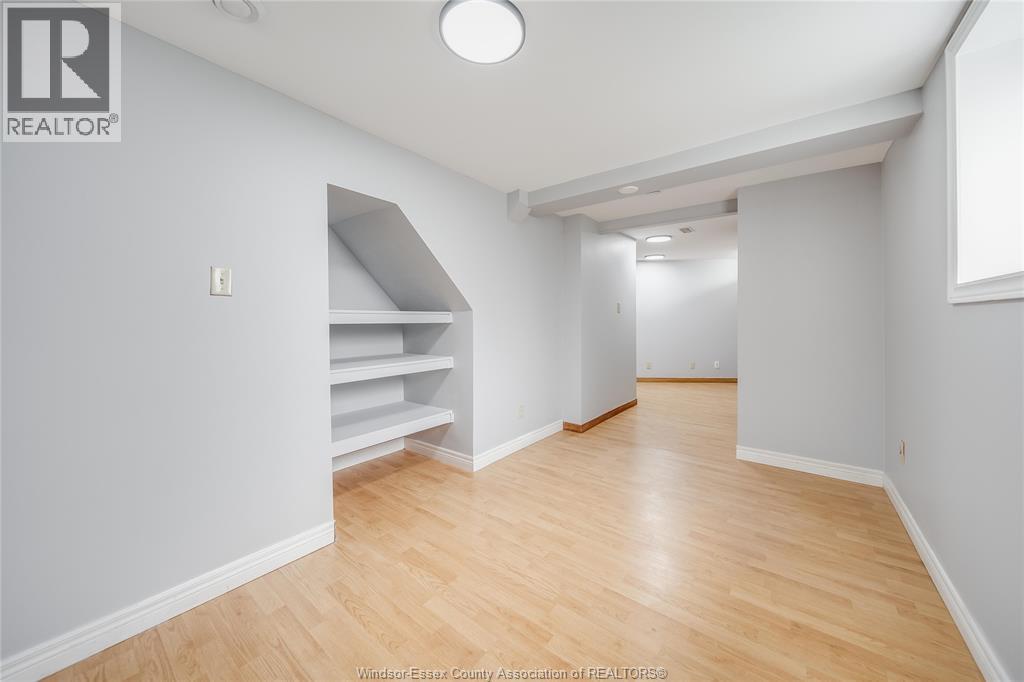 2914 WYANDOTTE STREET - 30